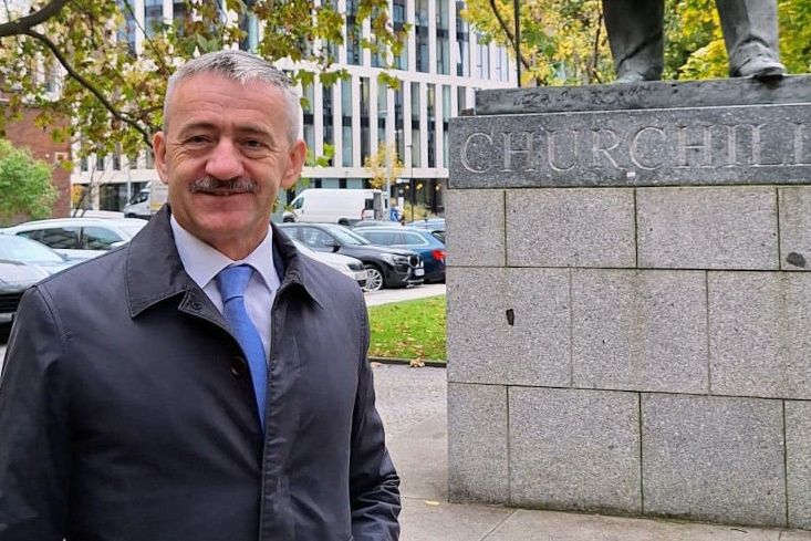 Domluv mu, nebo budeš mít ostudu. Starosta Domažlic čelil výhrůžce kvůli dluhu příbuzného