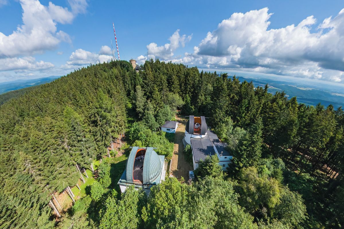 Observatoř Kleť je přes léto přístupná veřejnosti. Sledují tu hlavně asteroidy a komety