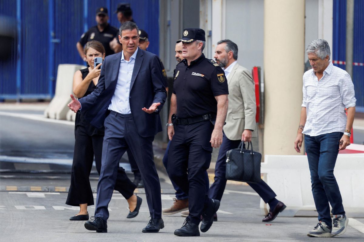 Útok na Španělsko, komentoval Sánchez v Ceutě příval migrantů