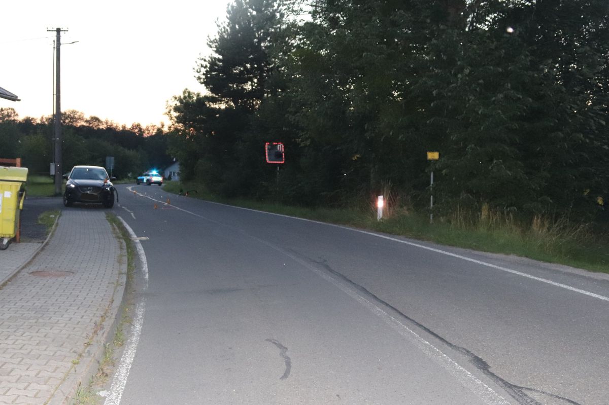 Cyklista se srazil s autem a vážně si poranil hlavu. K nehodě došlo na Frýdecko-Místecku