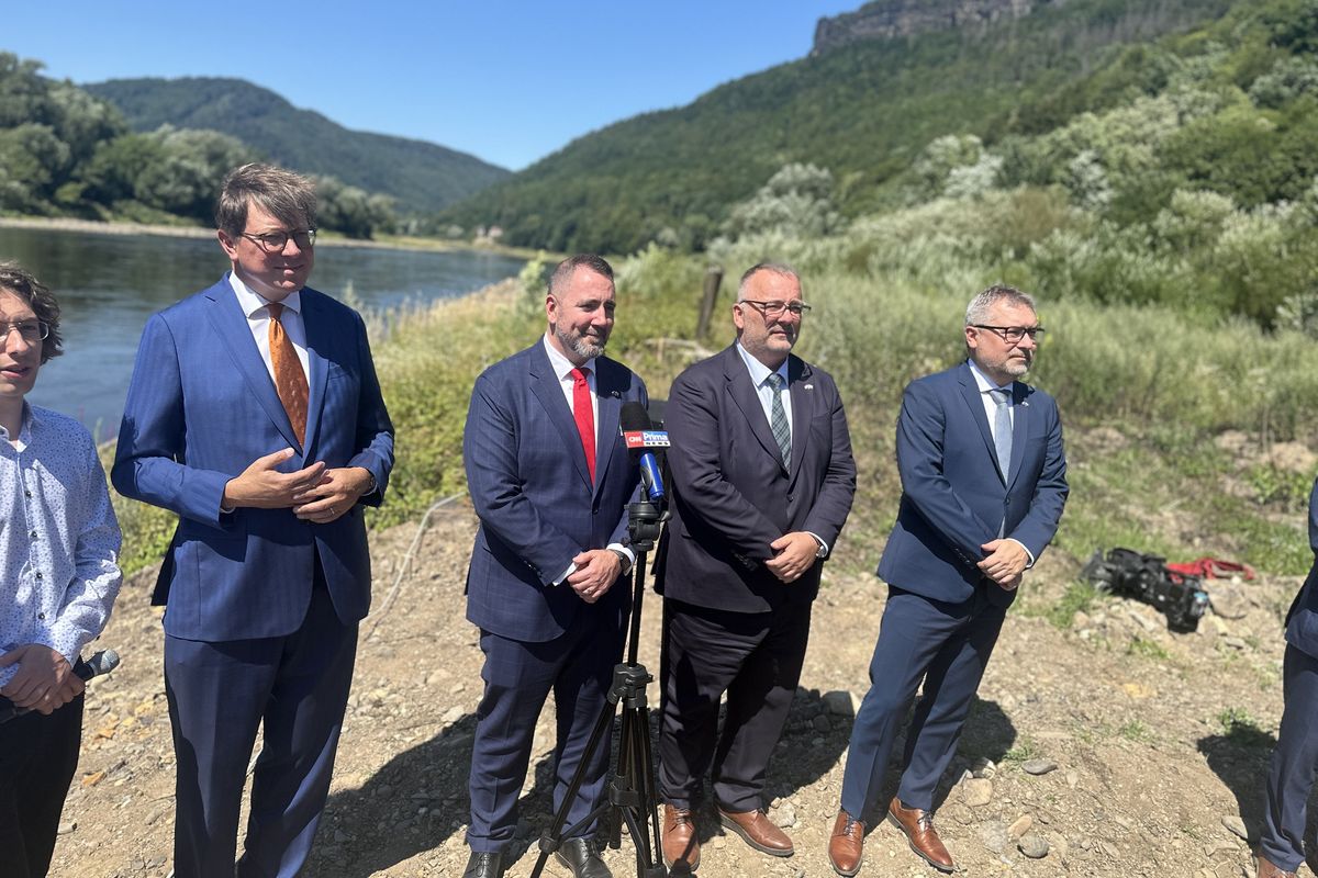 Čtveřice ministrů v Děčíně oznámila miliardovou stavbu jezu přes Labe
