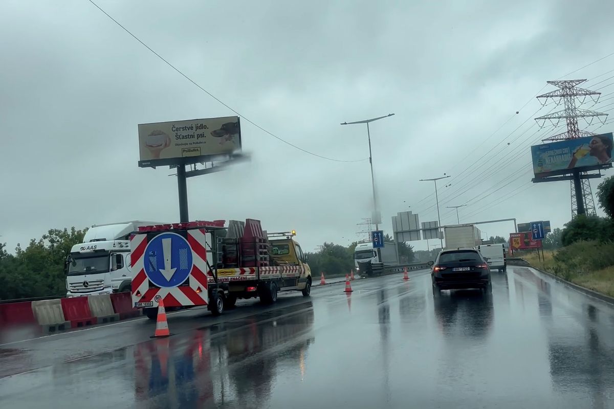 Na Kbelské začala dopravní omezení. Silničáři převádějí provoz do nového režimu