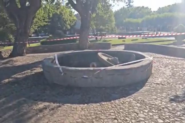 Ve Španělsku se zřítila fontána pod tíhou davu fotbalových fanoušků. Zemřel třináctiletý chlapec