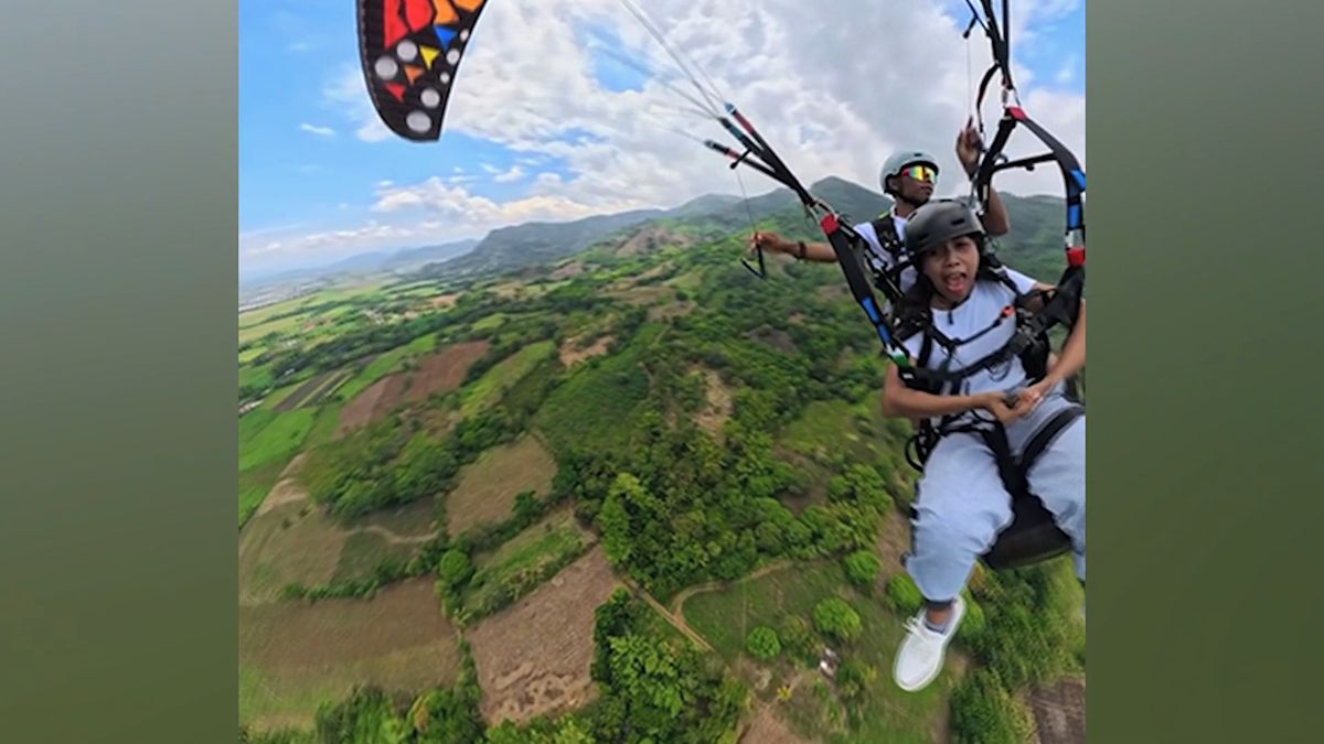 Křičící turistka je názornou ukázkou, proč by instruktoři adrenalinových sportů neměli vtipkovat