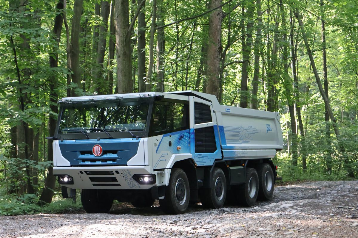Čína rozšířila exportní sankční seznam, je na něm i česká firma Tatra Trucks