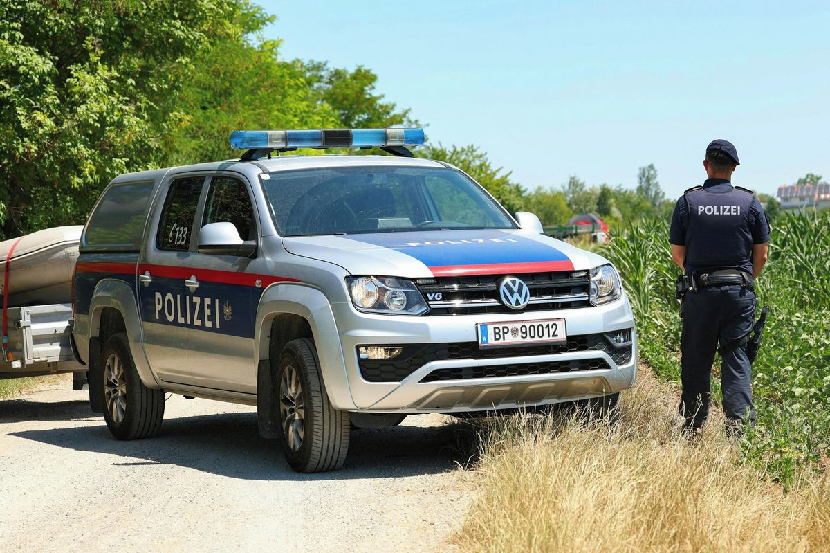 Marihuana a vybavení k loupežím. Dvojice Čechů prchala před policií, skončili v Rakousku