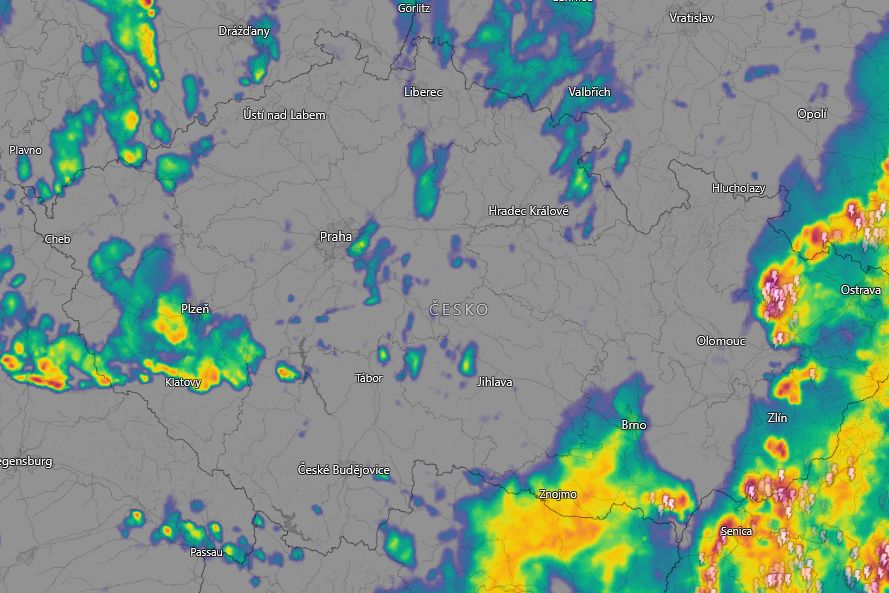 V Beskydech řádí extrémně silné bouřky, platí povodňové ohrožení