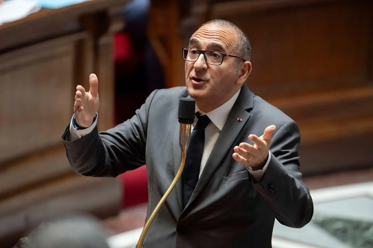 Prezident Macron nepřijal demisi ministra vnitra