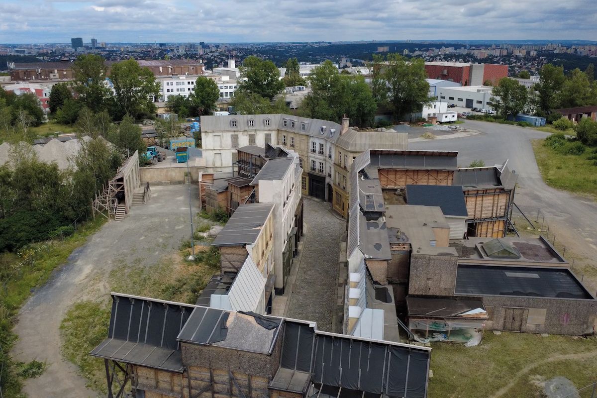 Filmová Paříž na Barrandově láká zahraniční štáby. Natáčela se tu Císařovna i Hraběnka Monte Cristo