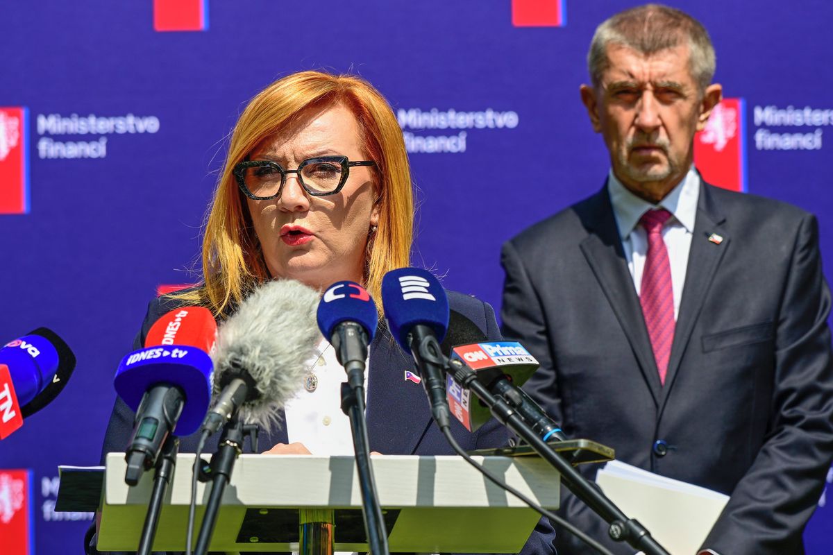 Expertům navzdory. Vláda chce vyšší schodky, ekonomové i opozice se bouří