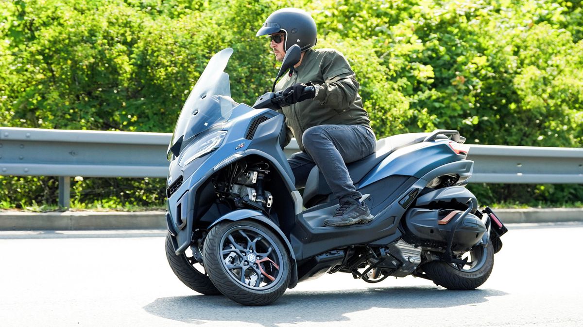 Test skútru na třech kolech. Jak se žije s Piaggio MP3