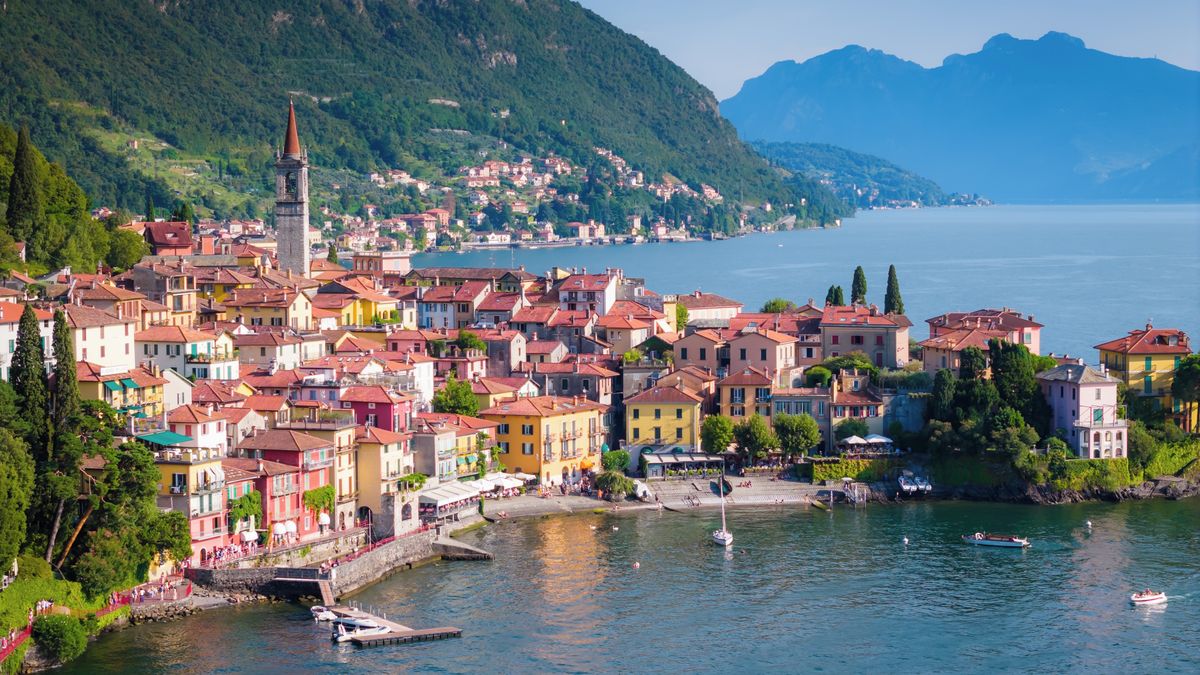 Dost bylo obnažování. Italská vesnice zavádí pokuty za plavky a svlečená trička v ulicích