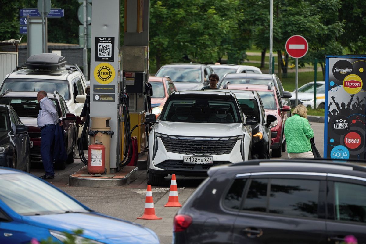 Rusové kvůli palivové krizi přesedají na koně