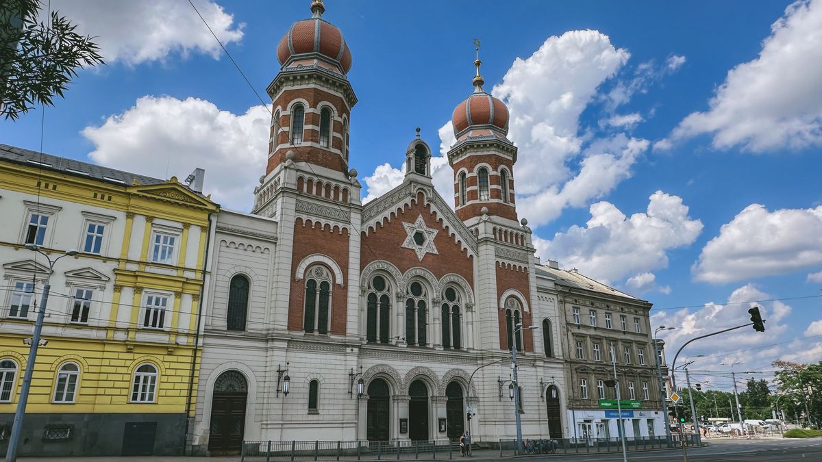 Největší česká synagoga ustála temné dějiny. Její podobu ovlivnil středověký islám