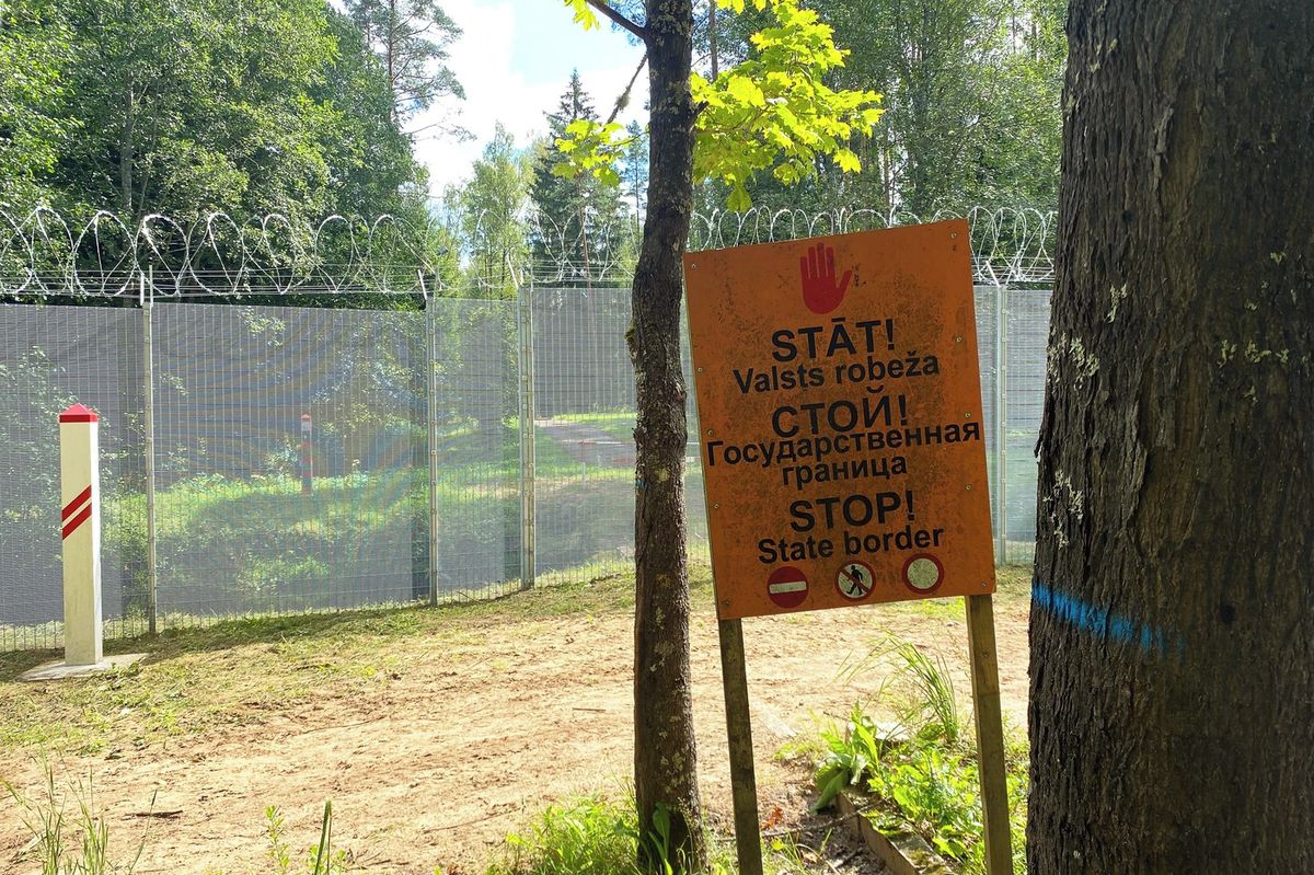 Lotyšská armáda použila slzný plyn proti migrantům z Běloruska