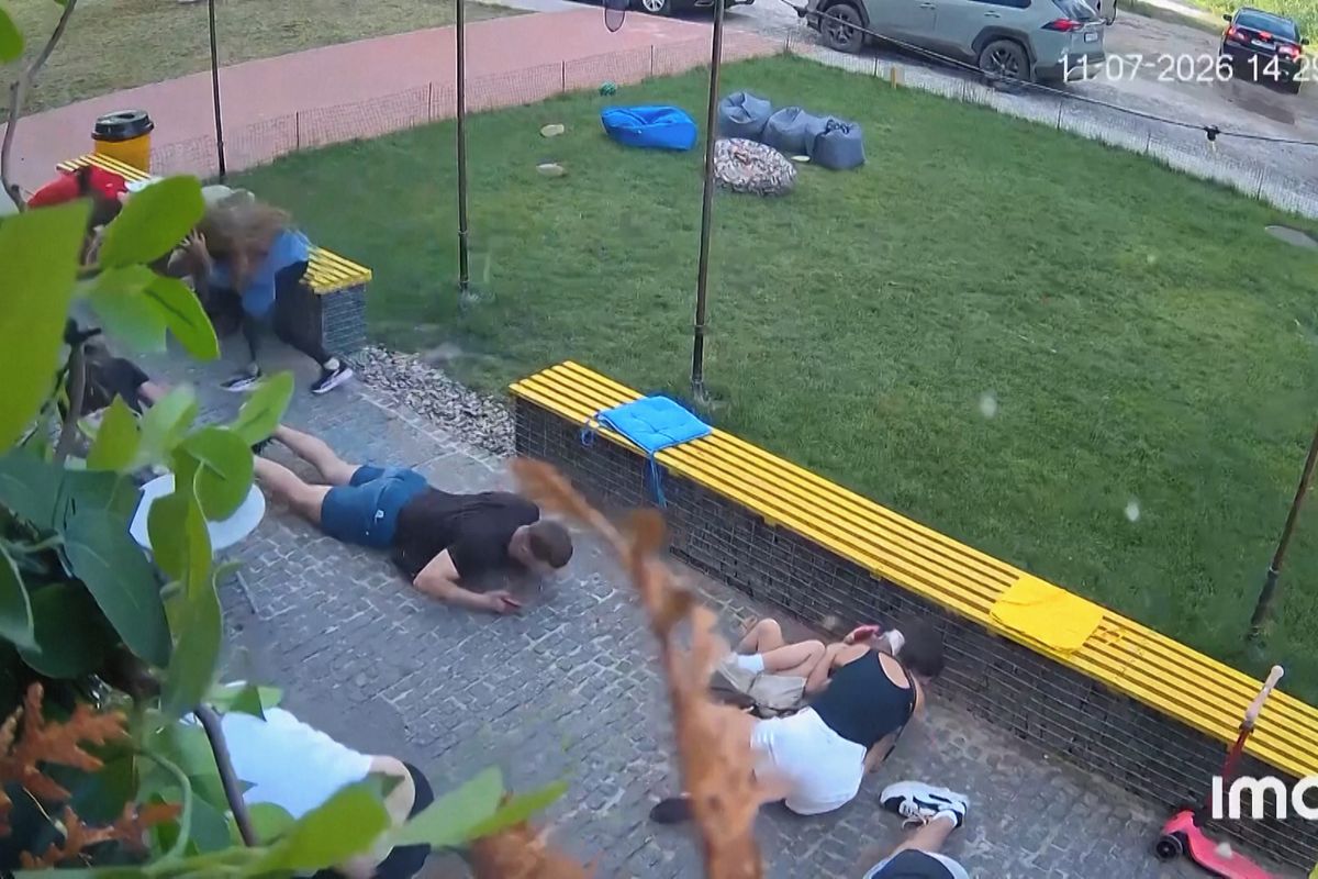 Kamery zachytily smrtící ruský útok v ukrajinském městě