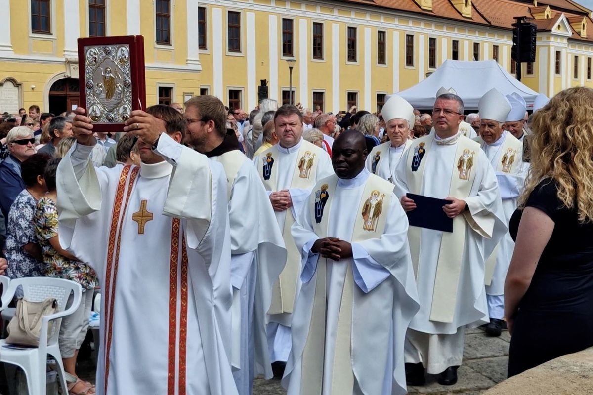 „Svobodu je potřeba bránit.“ Tisíce poutníků na Velehradě slyšely varování i před AI