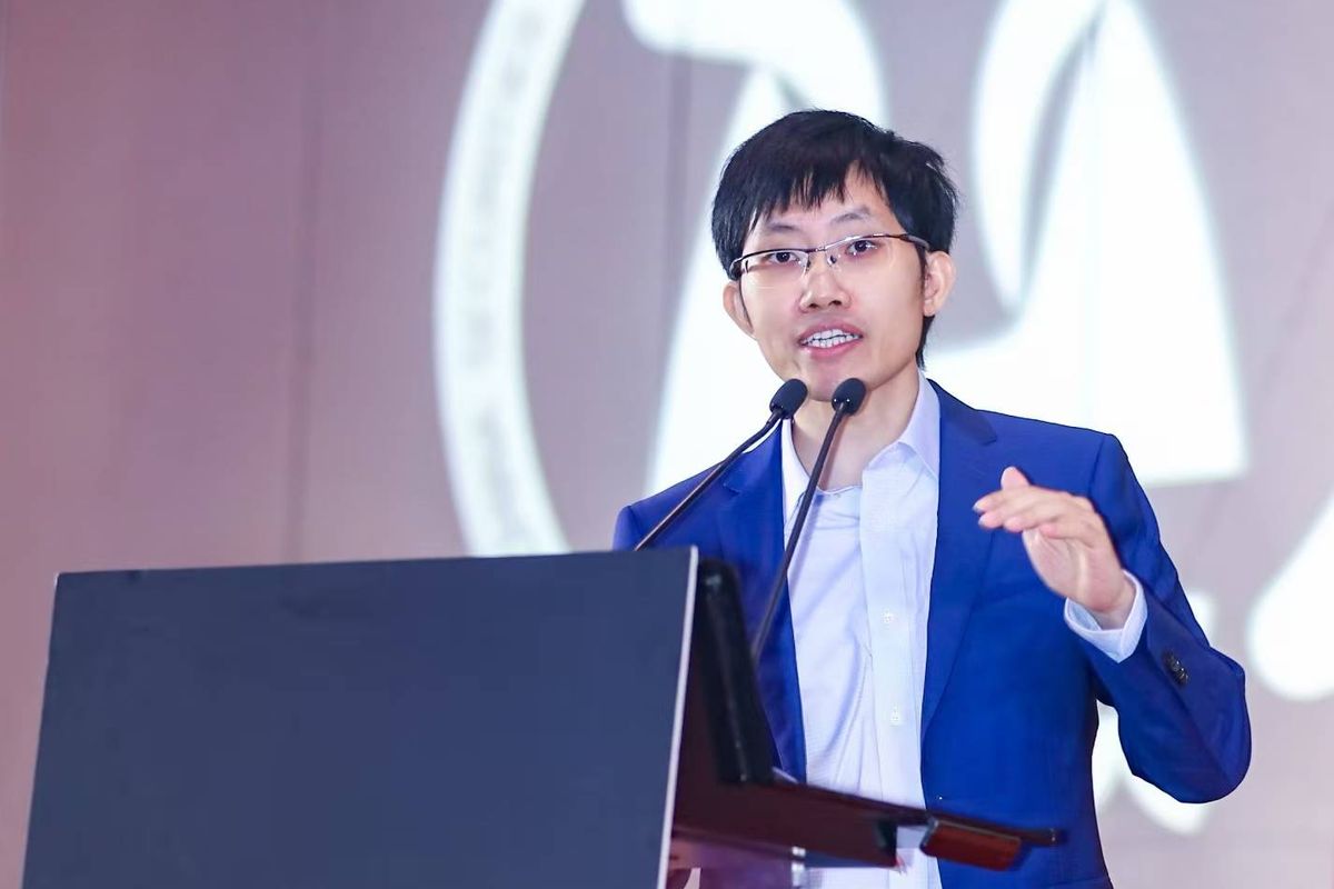 Nejbohatším v oboru umělé inteligence je Číňan Wenfeng z DeepSeeku