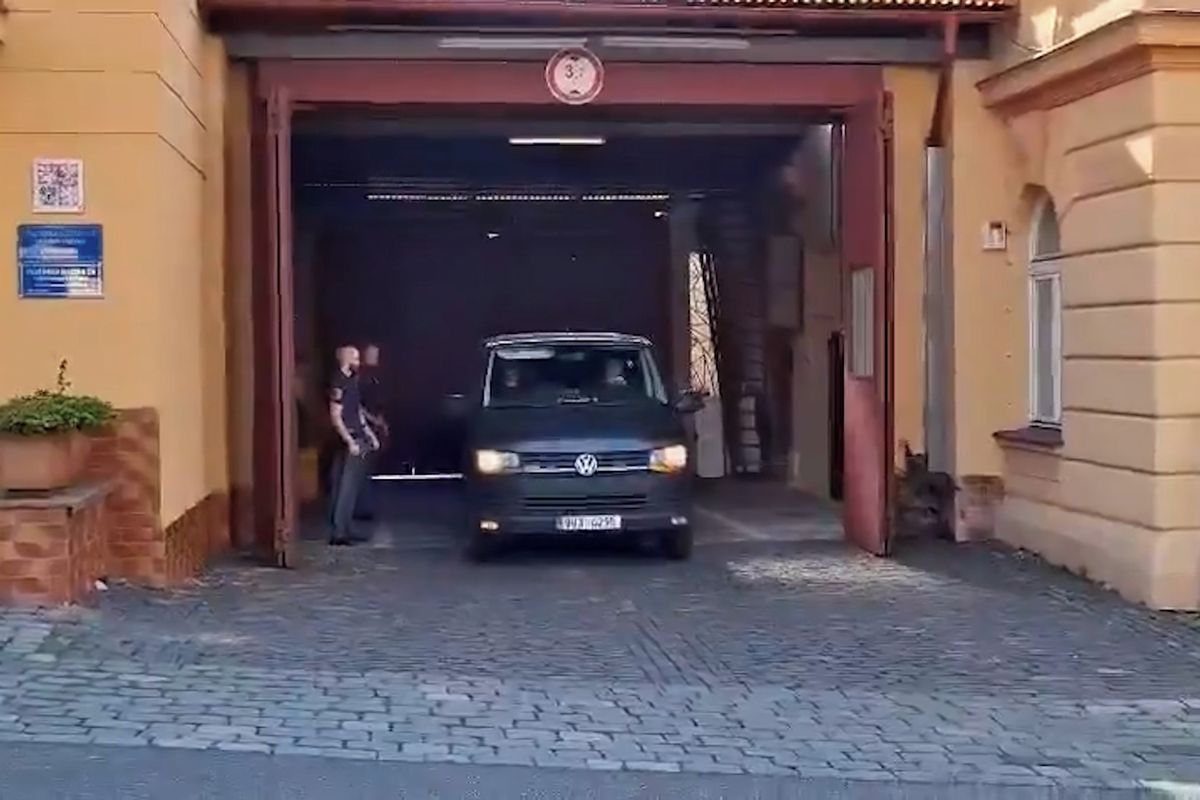 Policie převezla zadrženou německou extremistku Liebichovou do Německa