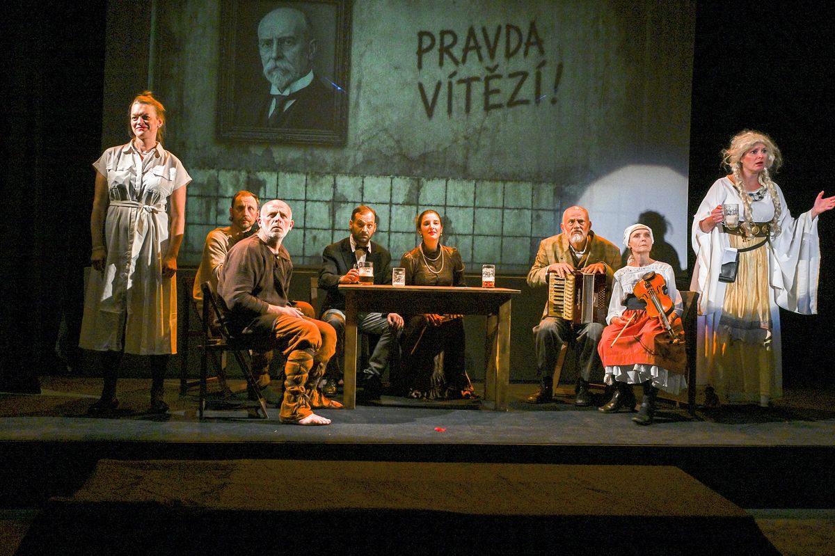 RECENZE: O zásadovosti a pravdě v čase fake news