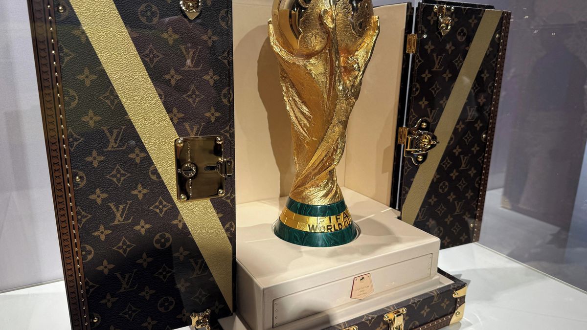 Pohár z mistrovství světa má svůj speciální kufr: Vytvořil ho luxusní módní dům Louis Vuitton