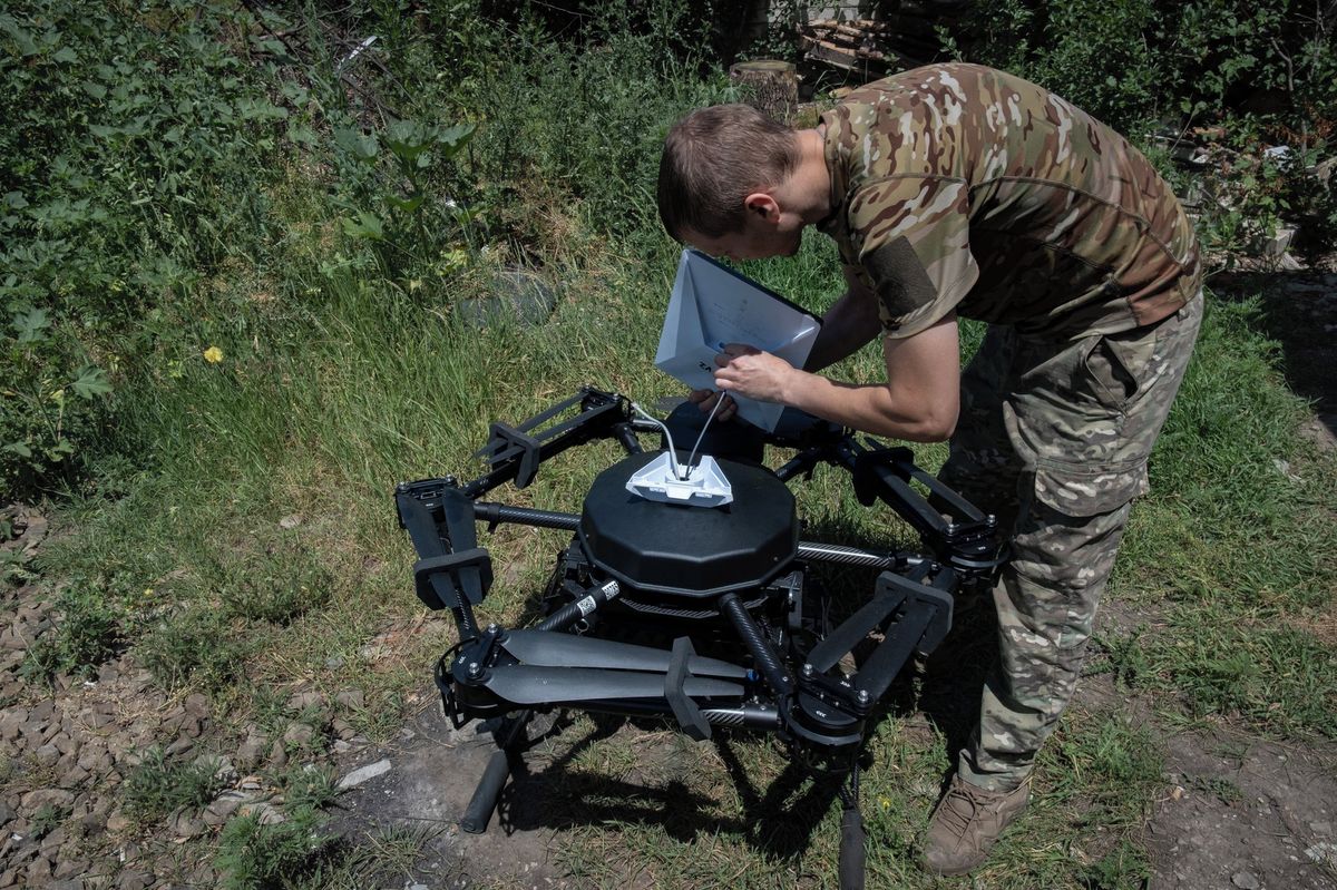 Rusové se kvůli ukrajinským dronům snaží rušit signál Starlinku