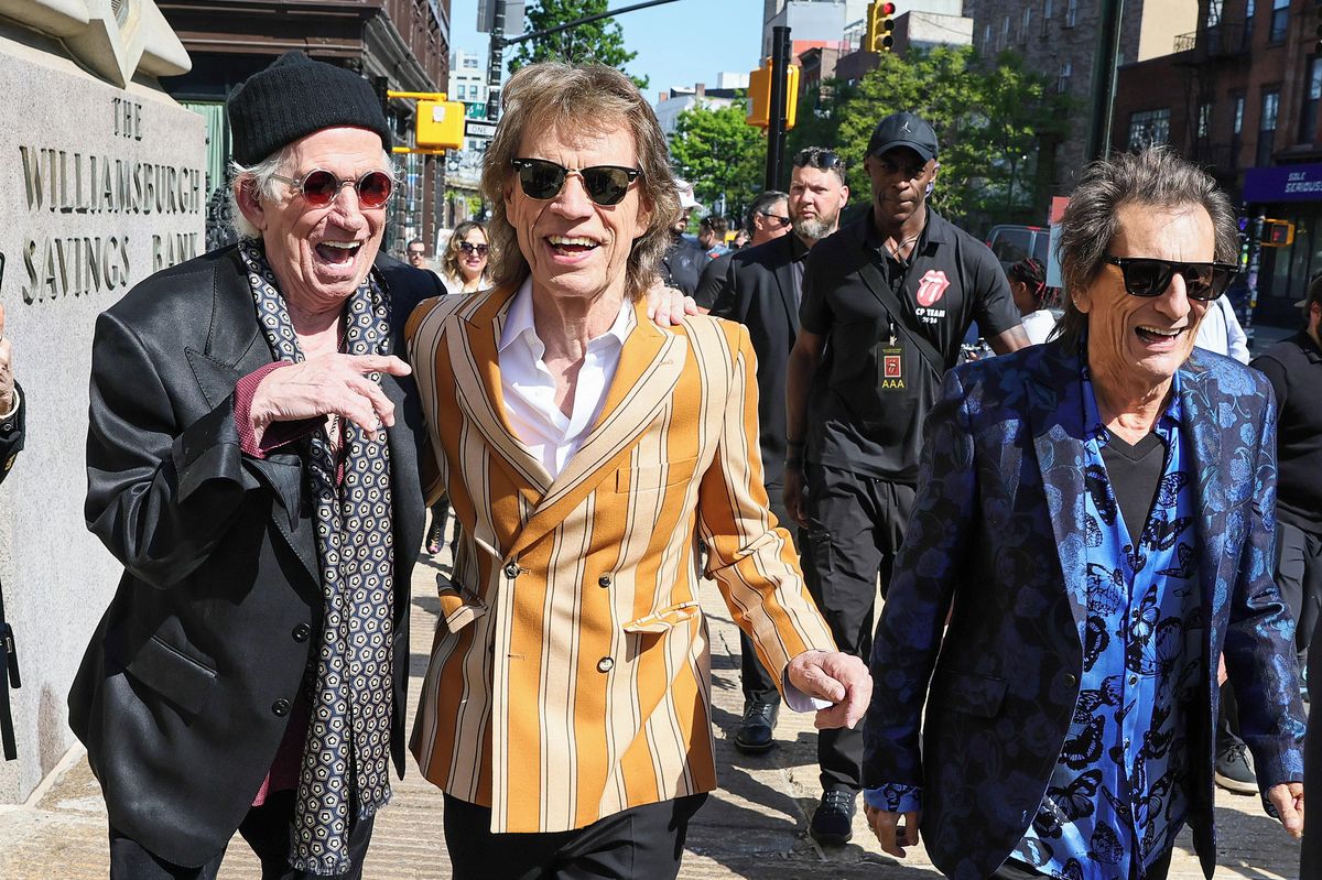 RECENZE: Rolling Stones jsou staří psi, kteří mají pořád chuť štěkat a nechají si poradit