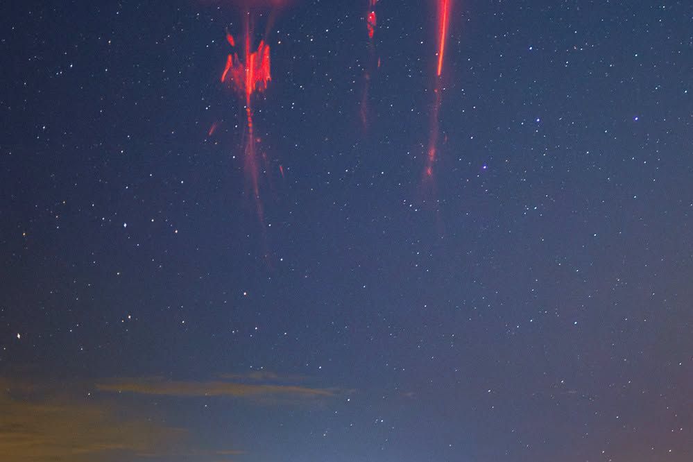 Fotograf na Chrudimsku během bouřky zachytil červené skřítky