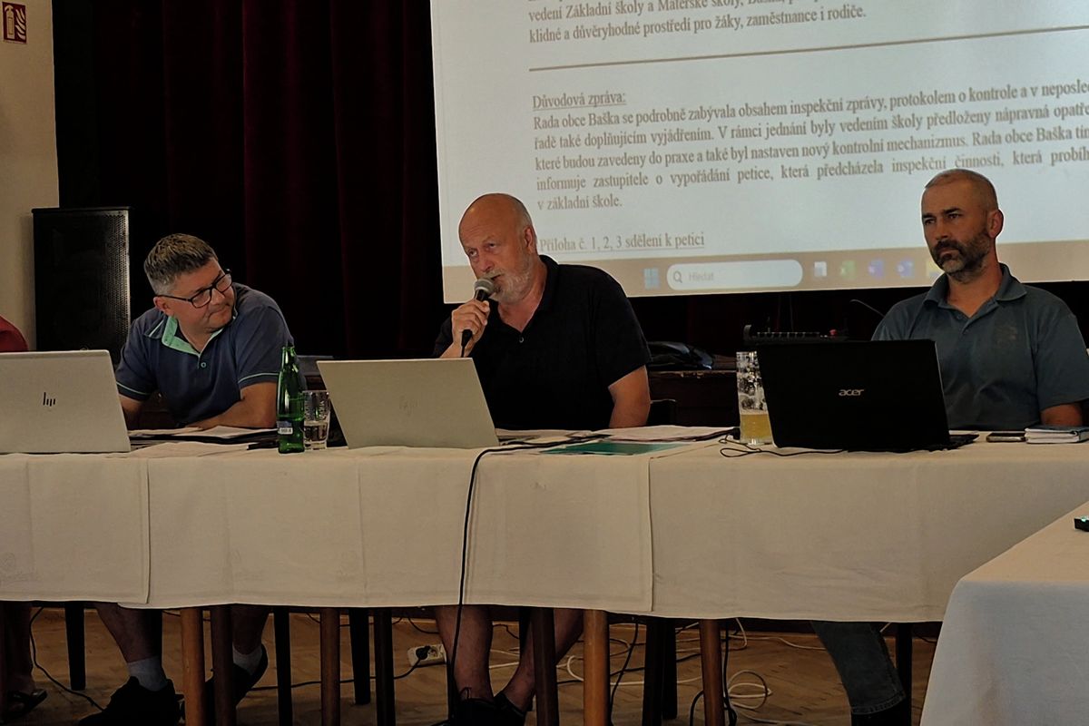 Facky žákovi, odchody učitelů a rozdělená vesnice. Ředitelky na Frýdecko-Místecku se zastali zastupitelé