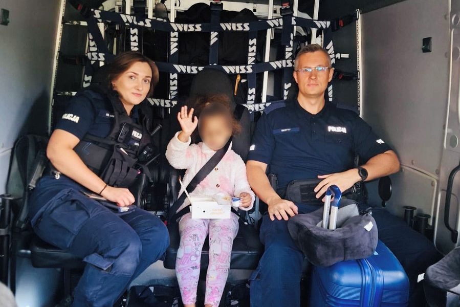 Pětiletá dívka zůstala na nástupišti. Dveře vlaku se zavřely příliš rychle a zbytek rodiny nestihl vystoupit