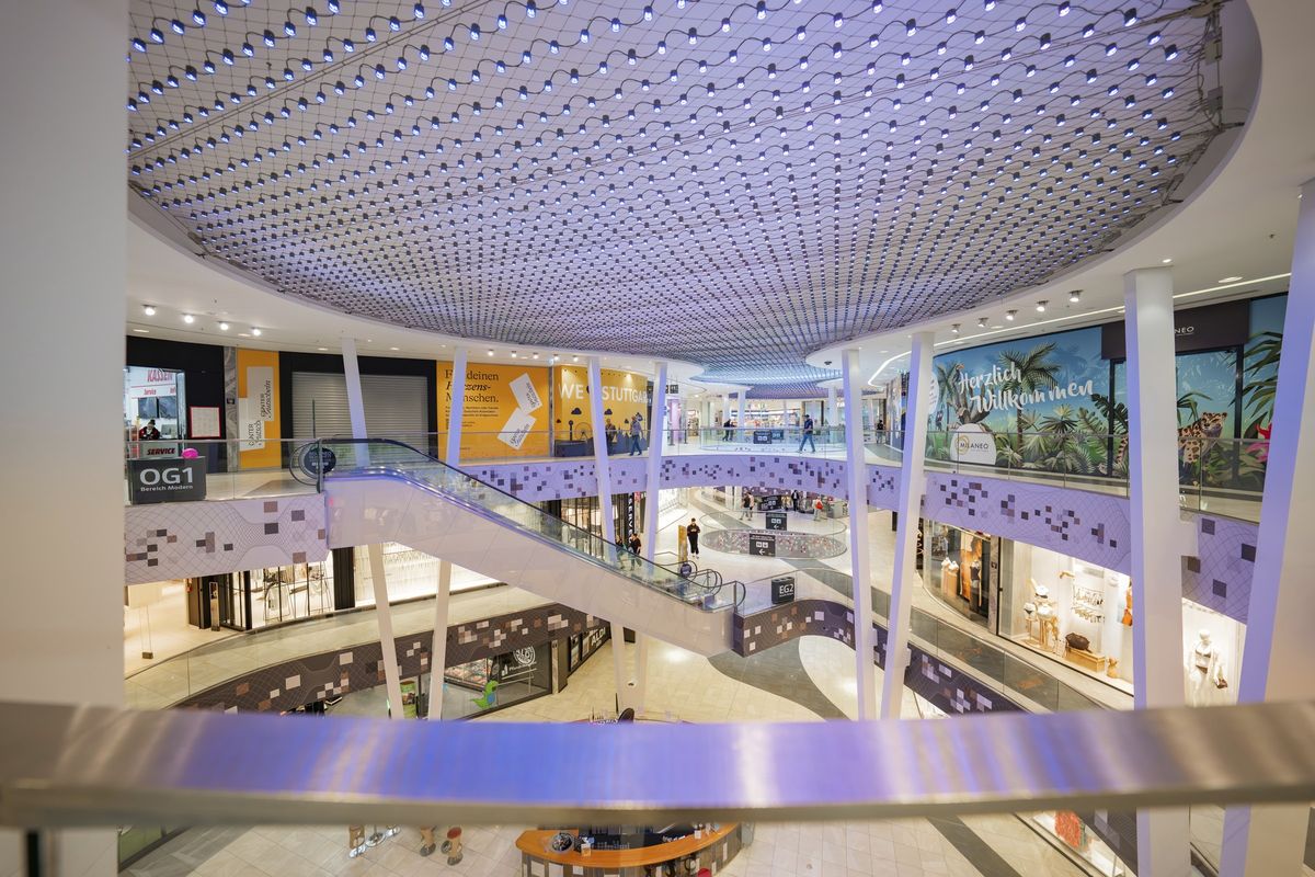 Ve Stuttgartu pobodali ženu v nákupním centru