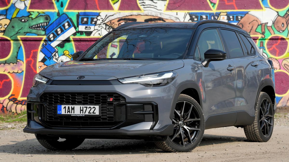 Test Toyoty Corolla Cross GR Sport: Stylově, jistě a úsporně