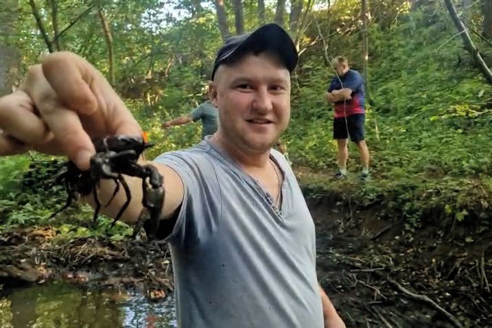 V Miletíně na Jičínsku vyschl potok, místní zachraňují raky a mihule