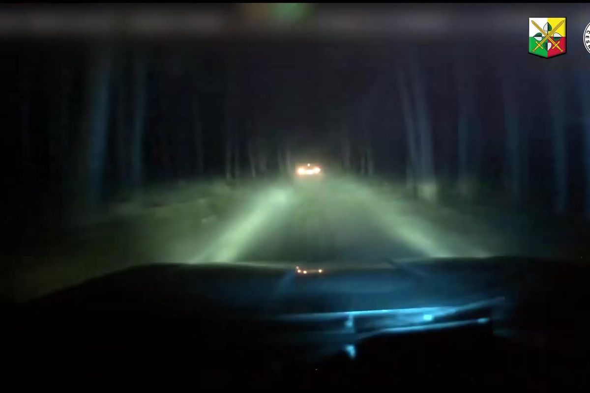 Devatenáctiletý zdrogovaný mladík ujížděl před tachovskou policií. Skončil ve vazbě