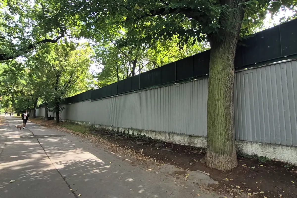 Kus Stromovky zůstal Rusku. Po 58 letech může padnout plot, který ho odděluje
