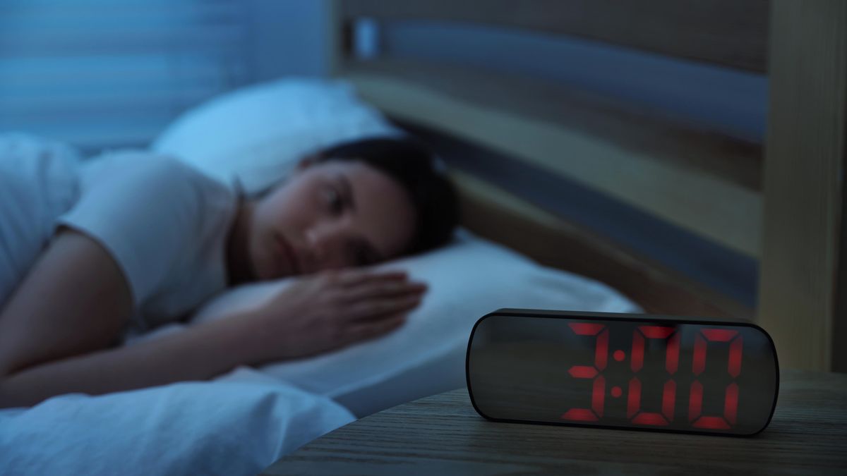 Budíte se ve tři ráno a nemůžete znovu usnout? Pomoci může 30sekundový trik