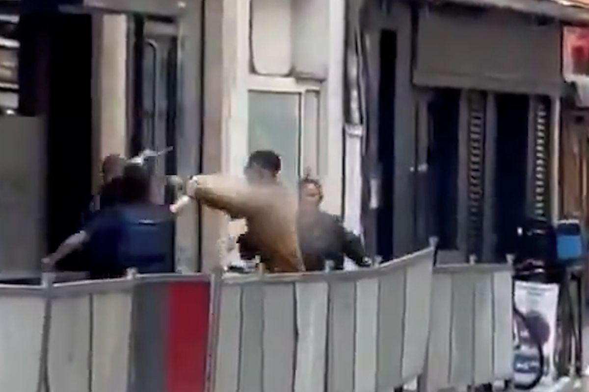 Muž s noži v Toulouse vykřikl Allahu akbar a pobodal policisty