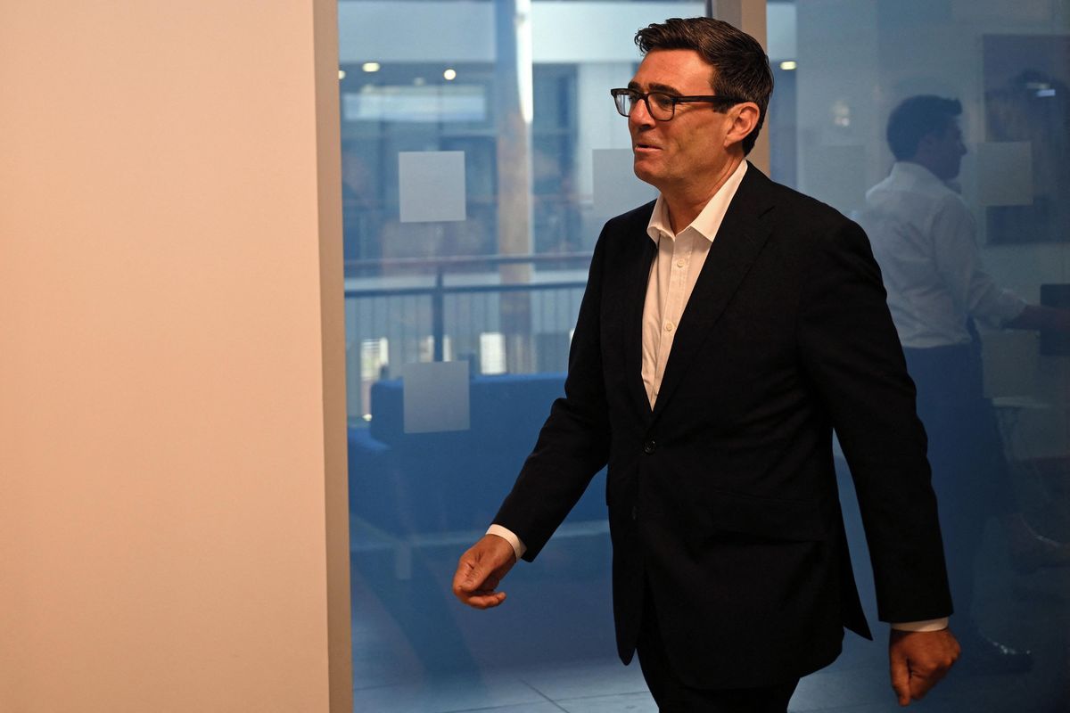 Britský premiér si psal s podvodníkem, který se vydával za personální šéfku Bílého domu