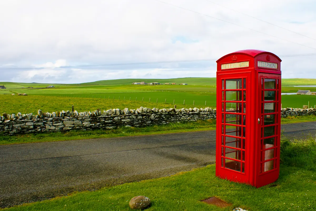 Brit jel tisíce kilometrů, aby 52 telefonáty zachránil ikonickou červenou budku před zrušením