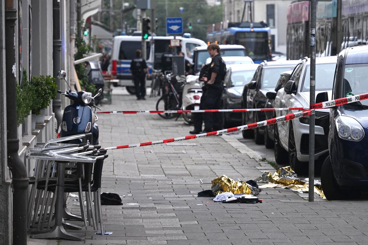 Policista v Mnichově postřelil 14letého chlapce, spletl si hračku se zbraní