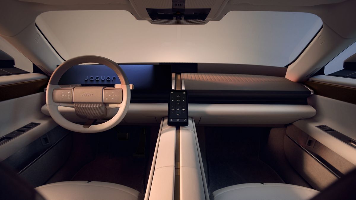 Kontroverzní Jaguar 01 odhaluje kabinu, sází na minimalismus