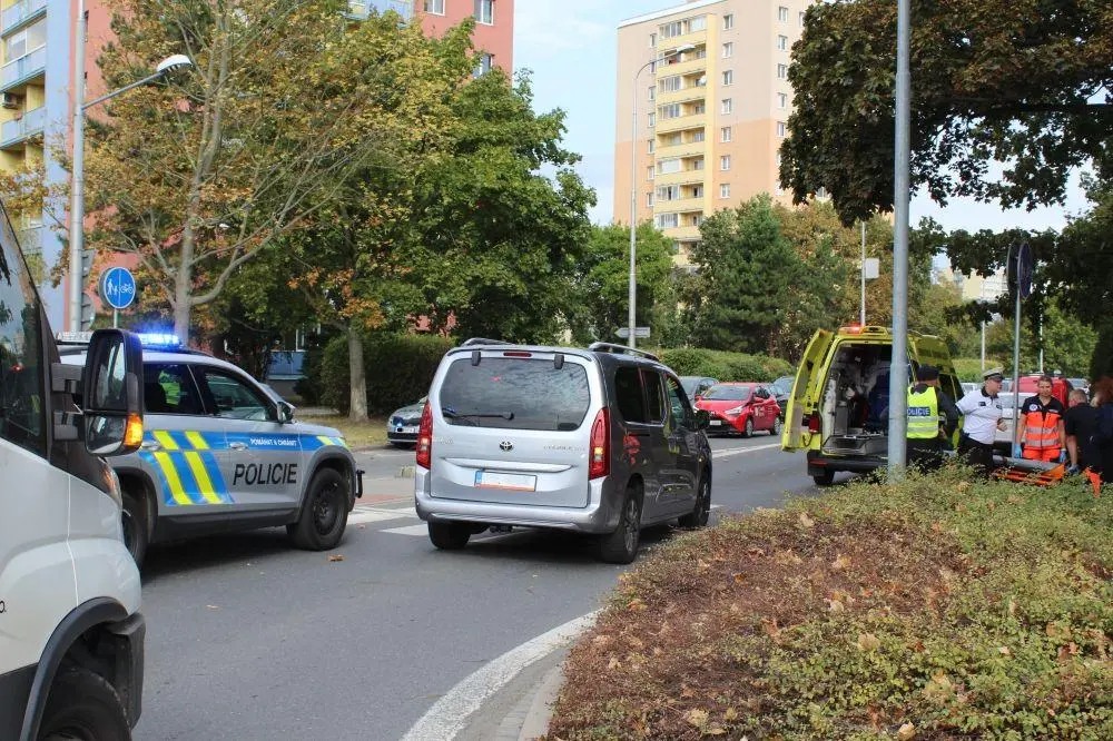 Auto srazilo na přechodu pro chodce v Přerově seniorku