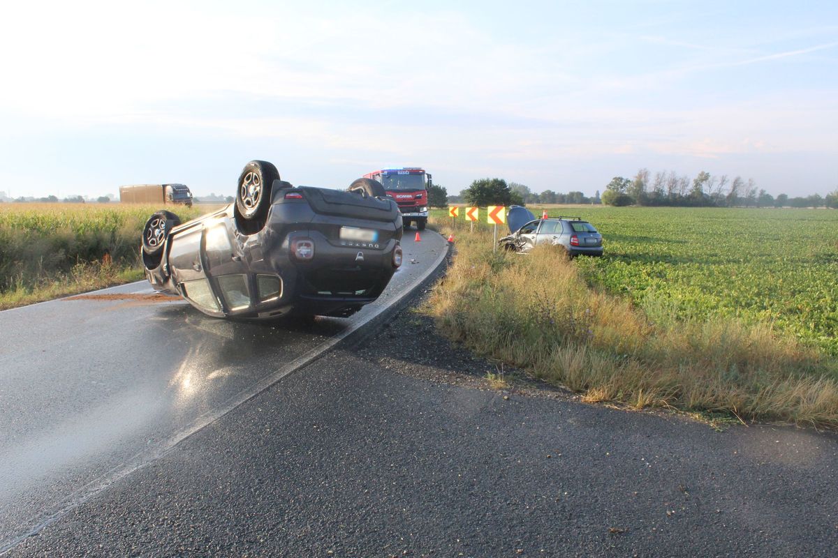 Srážka dvou aut na Přerovsku. Řidiči skončili se zraněním v nemocnici