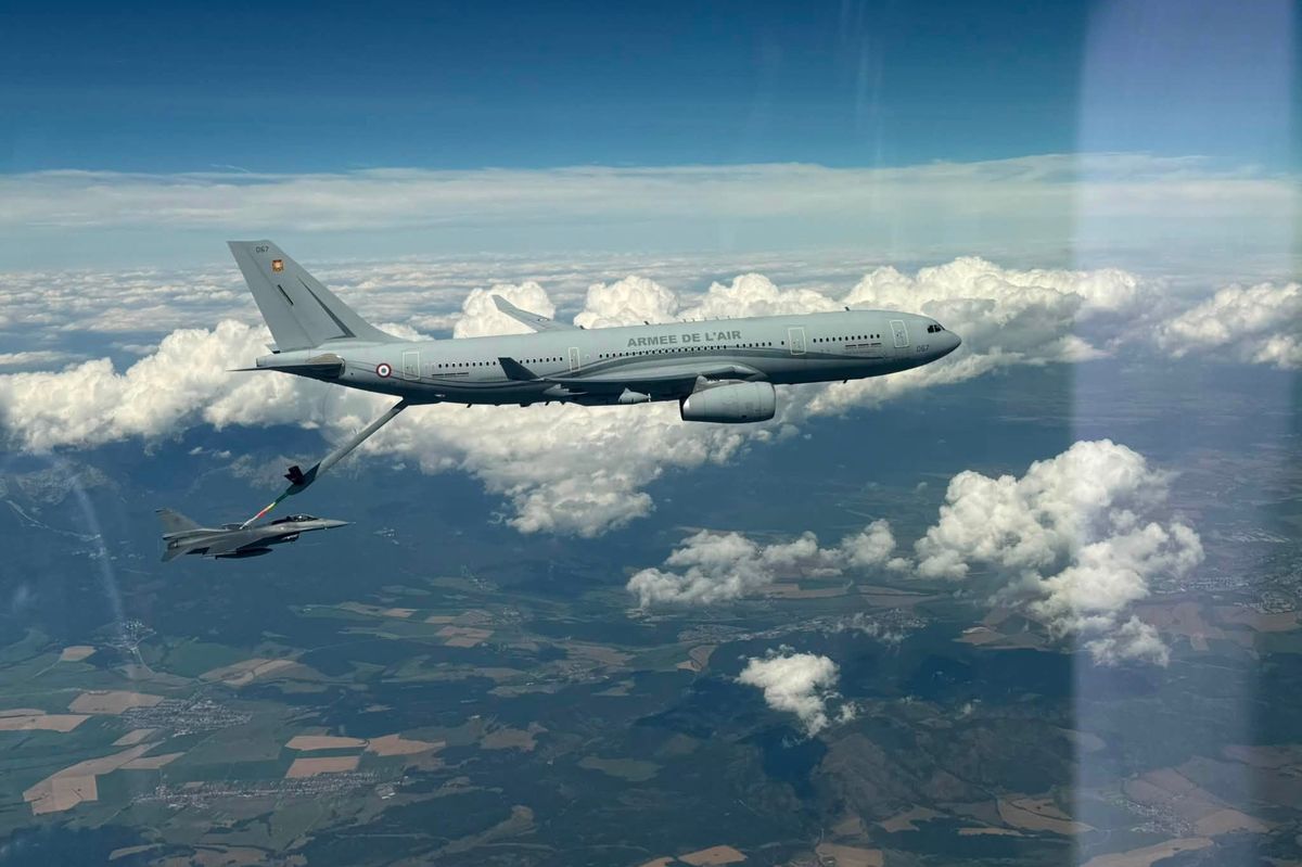 Slovenské stíhačky F-16 poprvé tankovaly za letu nad Slovenskem
