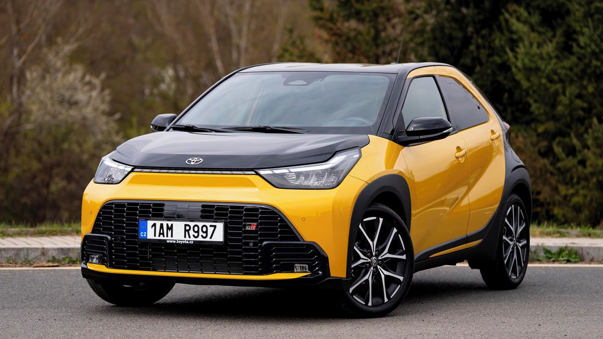 Úsporný prcek z Kolína ukazuje, proč na trhu zůstal skoro sám. Test Toyoty Aygo X GR Sport