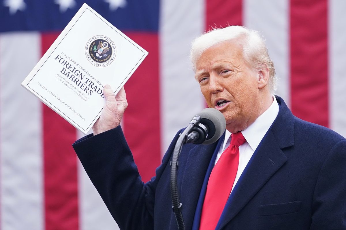 Pozůstatek po chaotických clech. Trumpovy úřady už musely vrátit sto miliard dolarů
