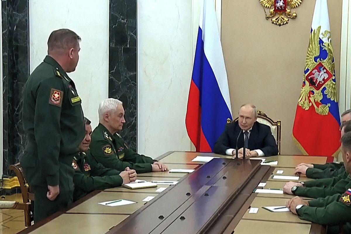 Putin přeskupil velení armády