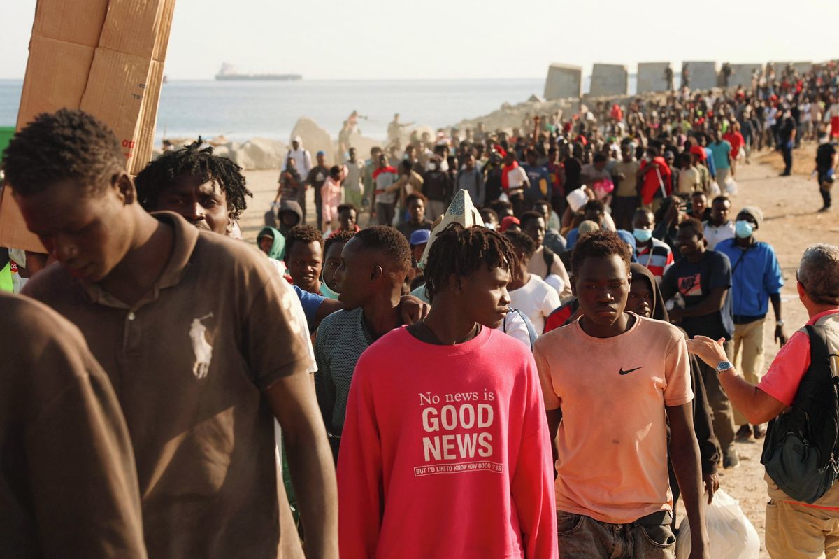 Rodiče nezletilých migrantů v Ceutě nechtějí, aby se děti vrátily. Spoléhají, že se o ně postará španělský sociální systém