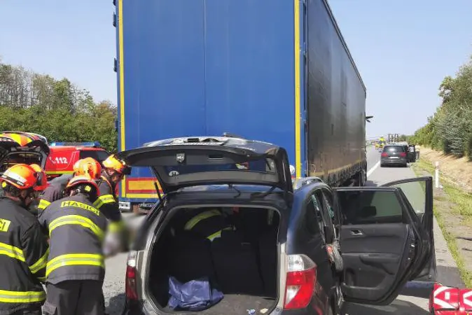 Zraněná řidička a tři děti. Dálnice D2 před Brnem stojí kvůli vážné nehodě