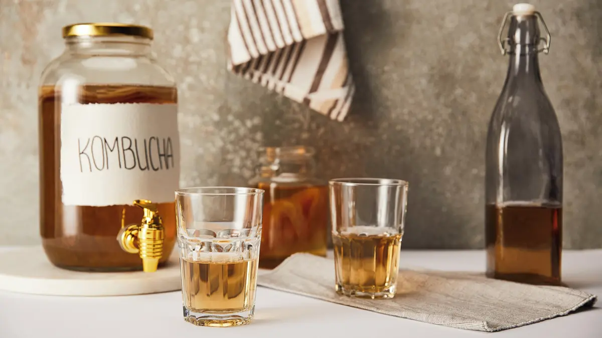 Kimči, kombucha a další fermentované potraviny jsou zdravé, ale pozor na nadměrné množství soli a cukru